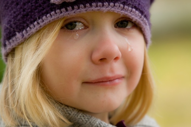 petite fille qui pleure